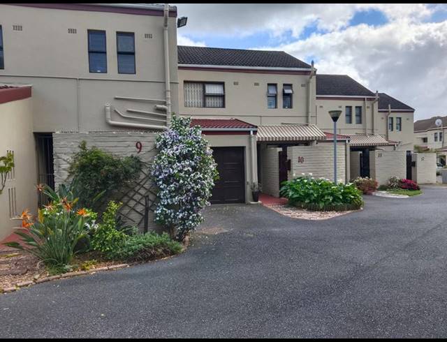 3 BEDROOM TOWNHOUSE FOR SALE IN LA ROCHELLE